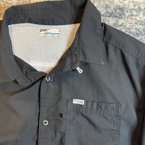 Columbia Men's Black Casual Button Down Shirt - Picture 2 of 2